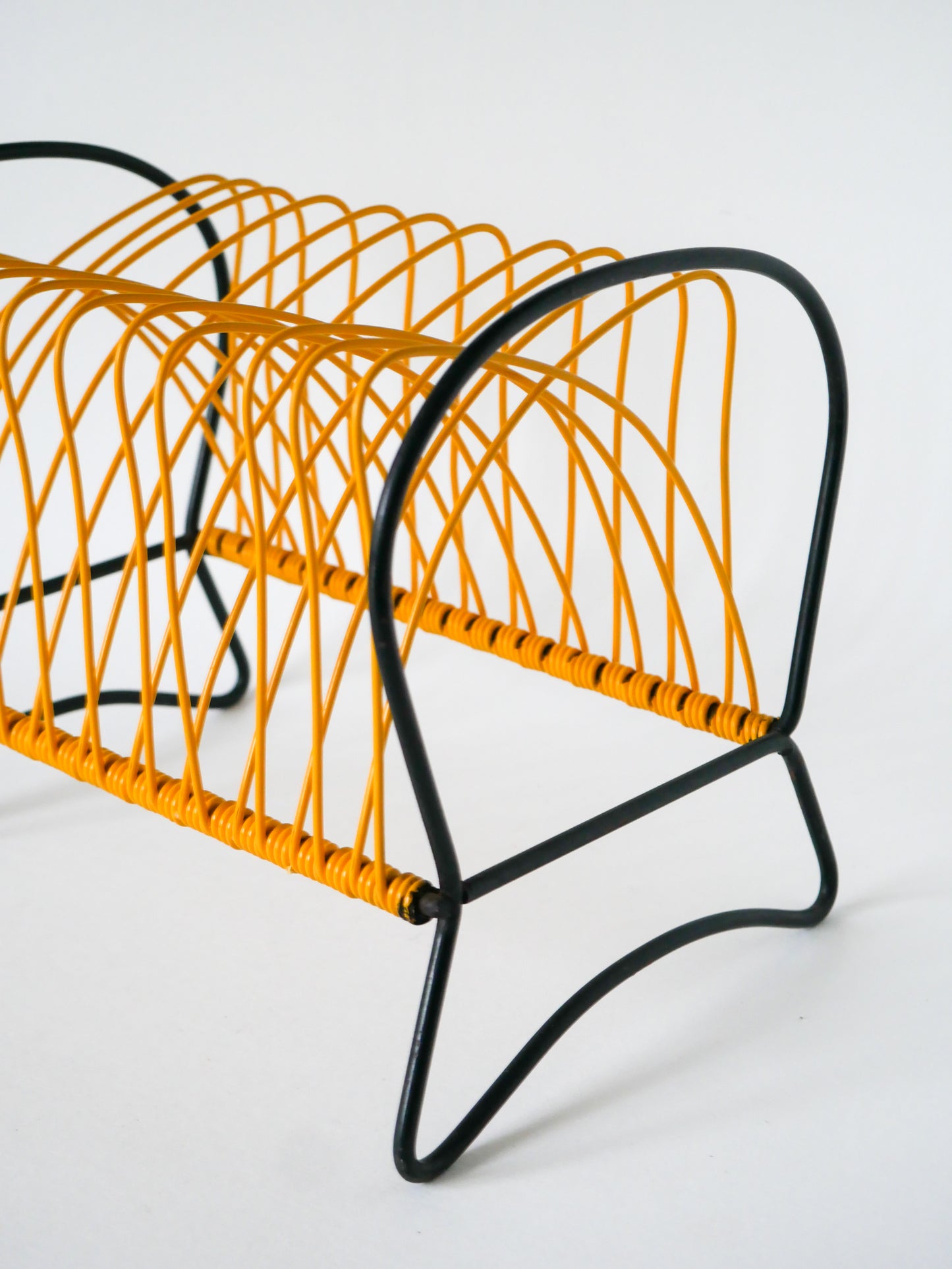 Range-vinyles en scoubidou Jaune et fer Noir, 1960
