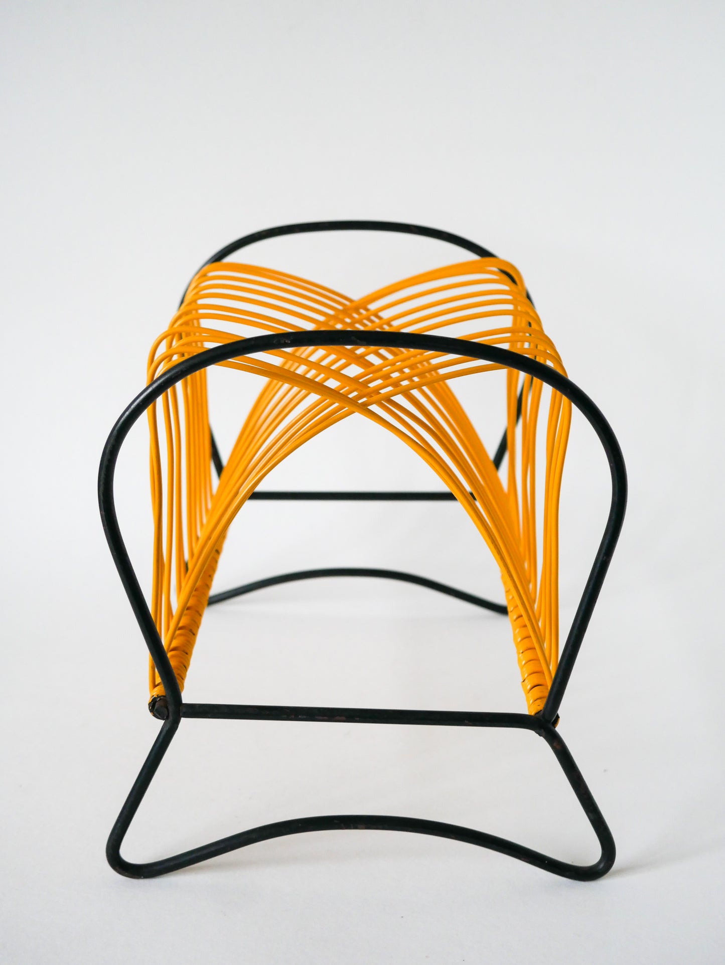 Range-vinyles en scoubidou Jaune et fer Noir, 1960