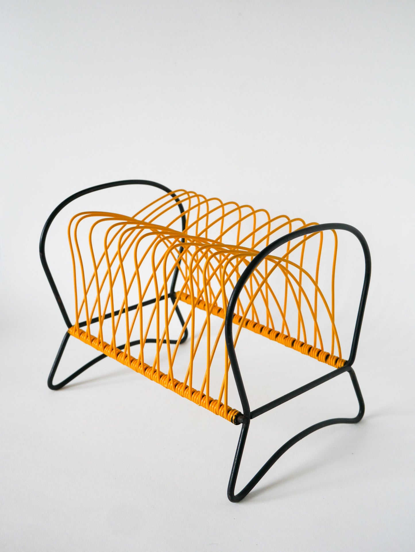 Range-vinyles en scoubidou Jaune et fer Noir, 1960