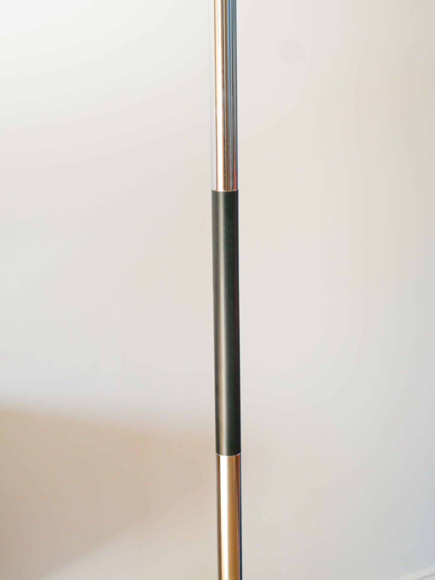 Porte-manteau en chrome et plastique noir, Design Bauhaus, 1970