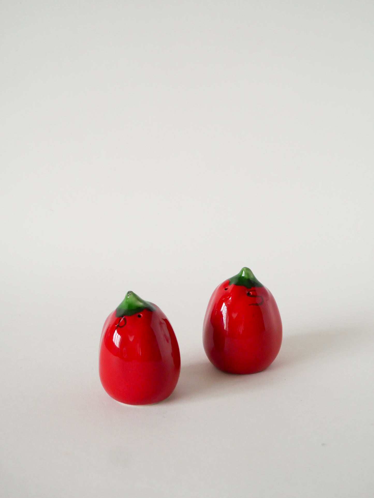 Sel et poivre en barbotine, Tomates, Rouge, 1960