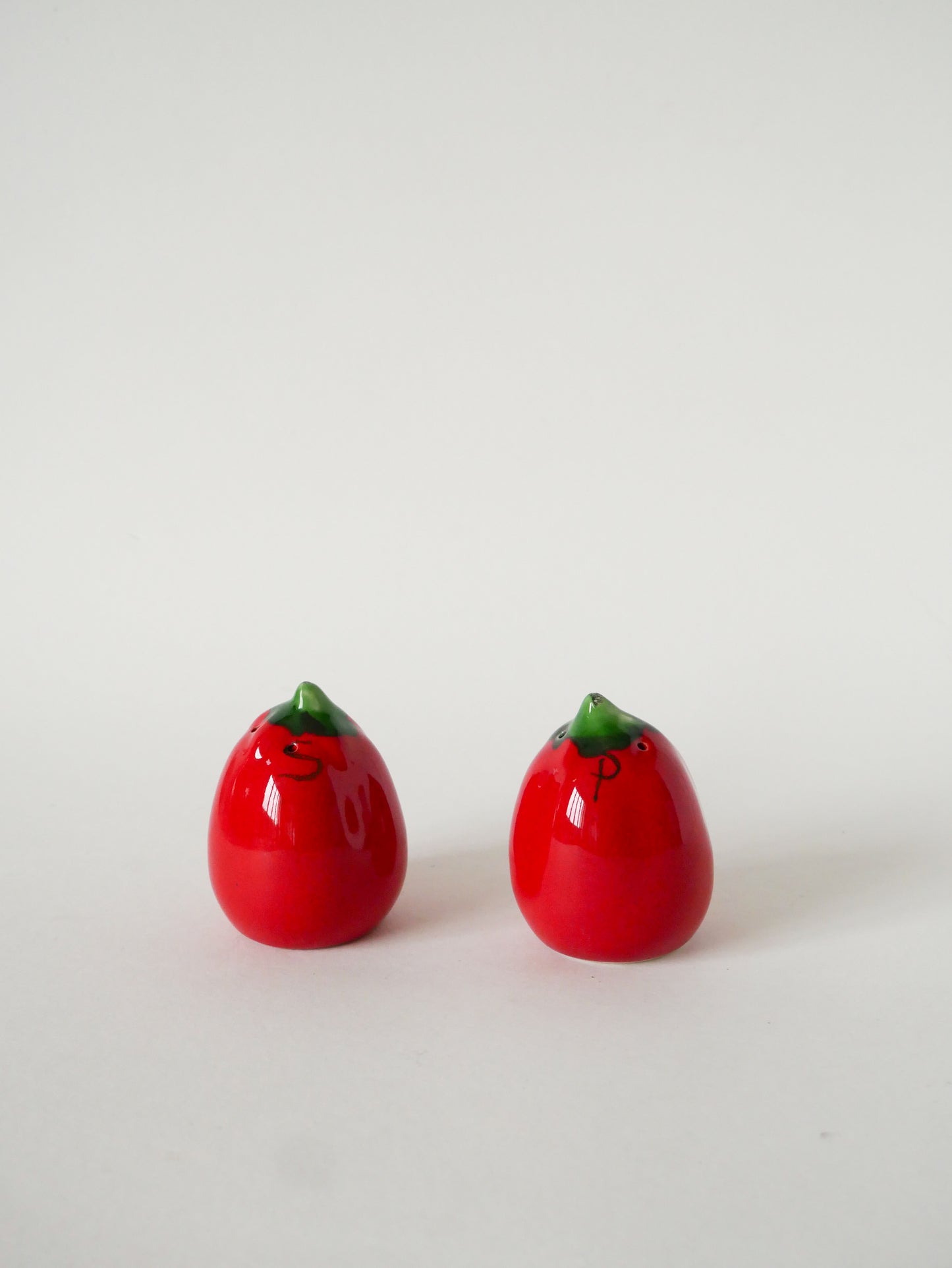 Sel et poivre en barbotine, Tomates, Rouge, 1960