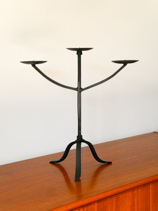 Très grand chandelier tripode en fer Noir, Scandinave, Brutaliste, 1970 - 42 cm