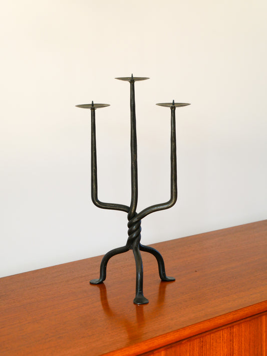 Grand chandelier tripode en fer Noir, Scandinave, Brutaliste, 1970 - 39 cm