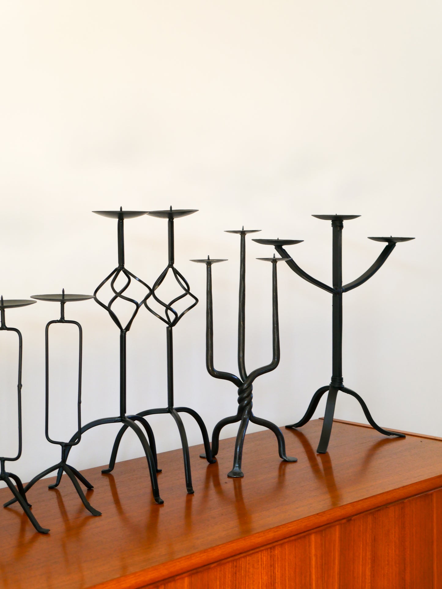 Grand chandelier tripode en fer Noir, Scandinave, Brutaliste, 1970 - 39 cm