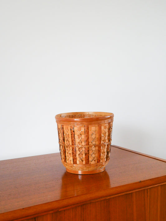 Petit cache-pot en rotin Design 1970
