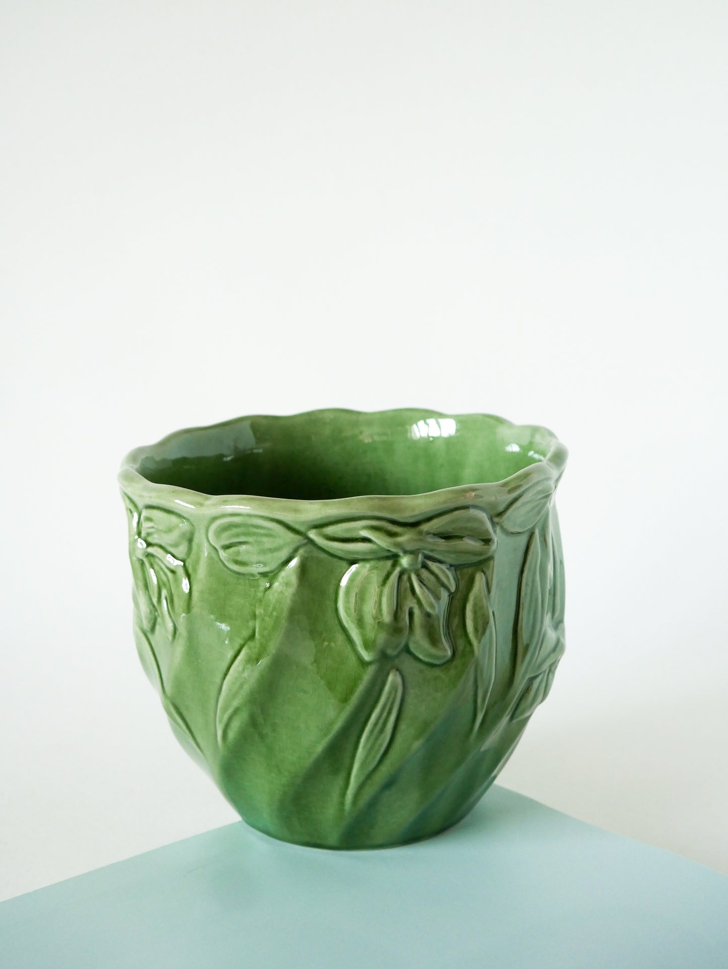 Grand cache-pot en barbotine ancien, Vert, 1960