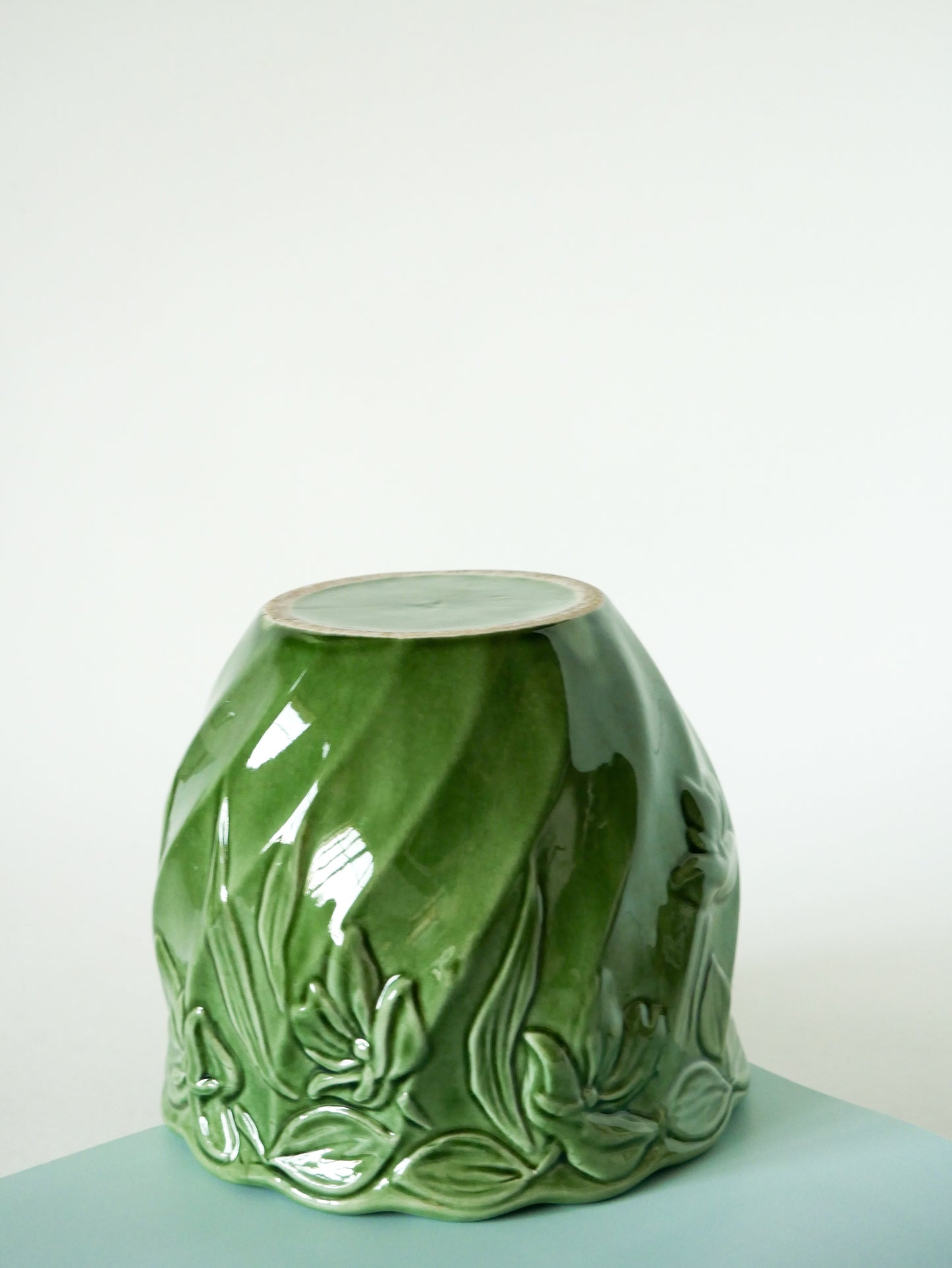 Grand cache-pot en barbotine ancien, Vert, 1960