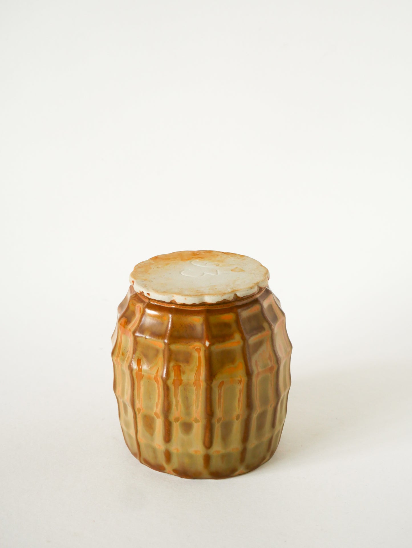 Cache-pot en céramqique facetté, Signé, 1960