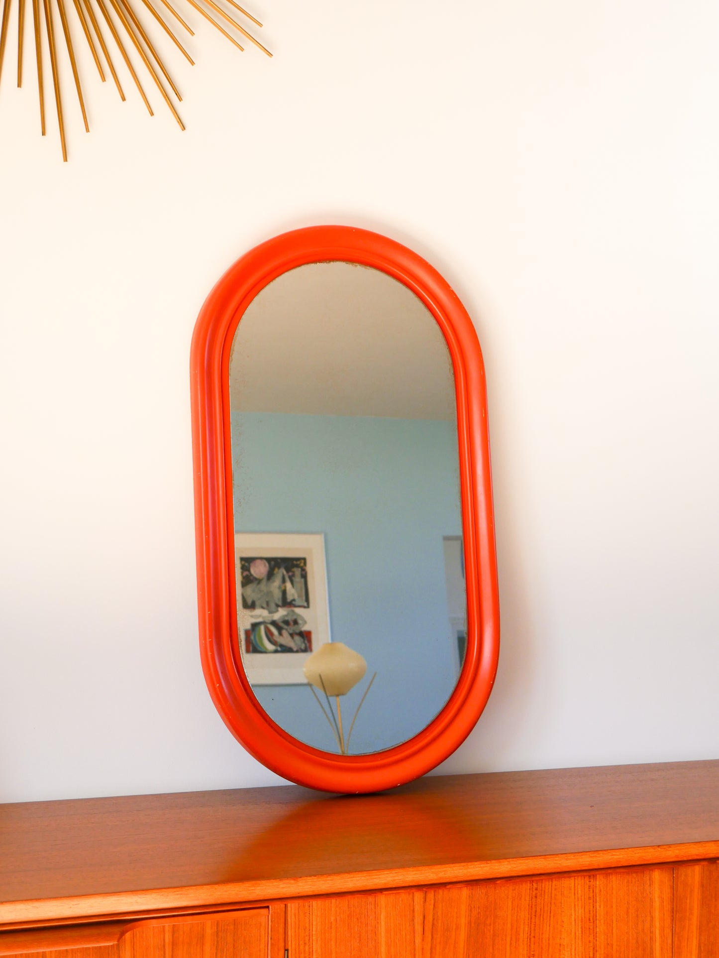 Grand miroir oval en plastique orange, Design, 1970
