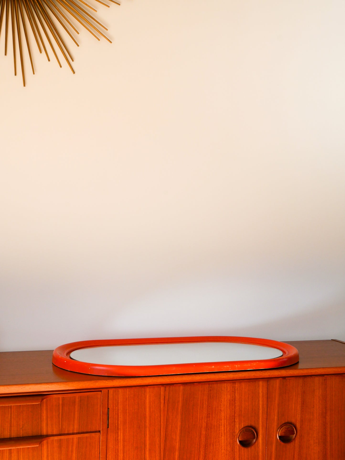 Grand miroir oval en plastique orange, Design, 1970
