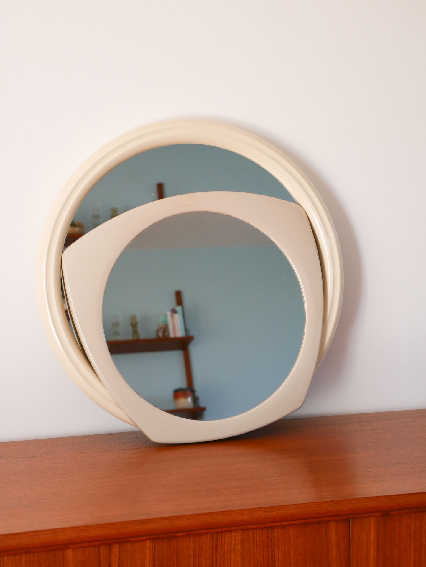 Miroir en plastique, Ivoire, Design, 1970 - 38 cm