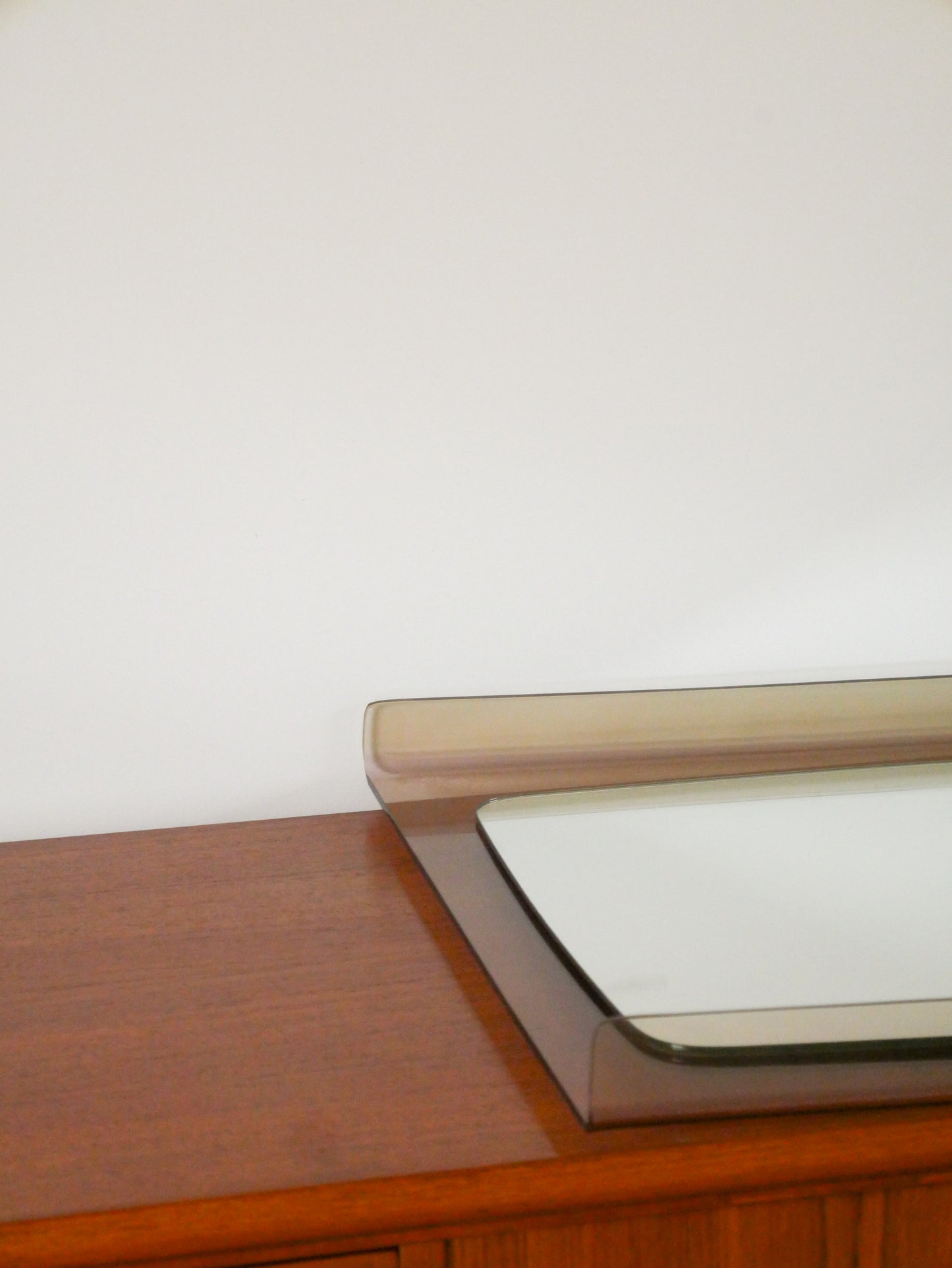 Grand miroir en plexi, forme Rectangulaire, Design, 1970 - 65 X 36 cm