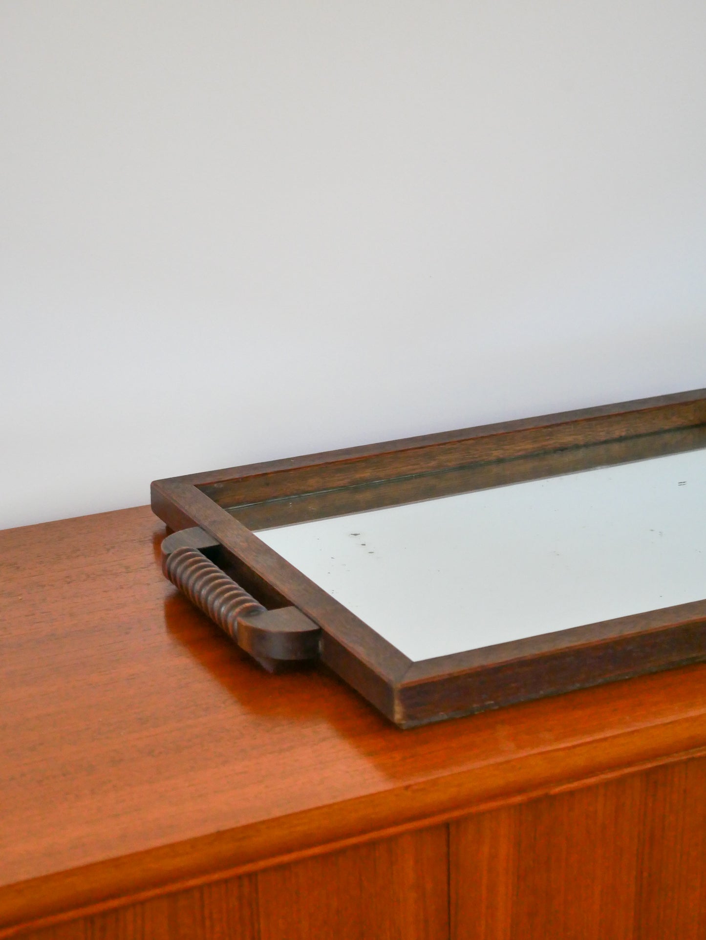 Grand plateau miroir en bois, poignées en bois tourné, 1940