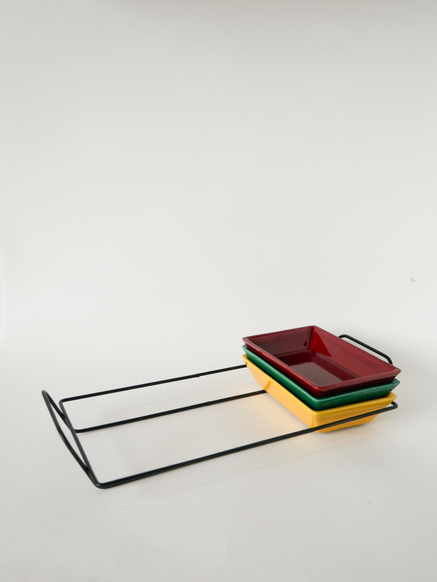 Plateau apéritif en fer forgé et ramequins en céramique, Vert, Jaune et Bordeaux, 1960