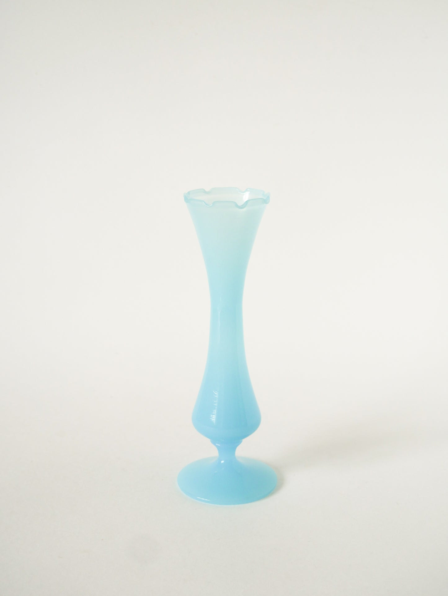 Vase en opaline dentelé, Bleu, 1960