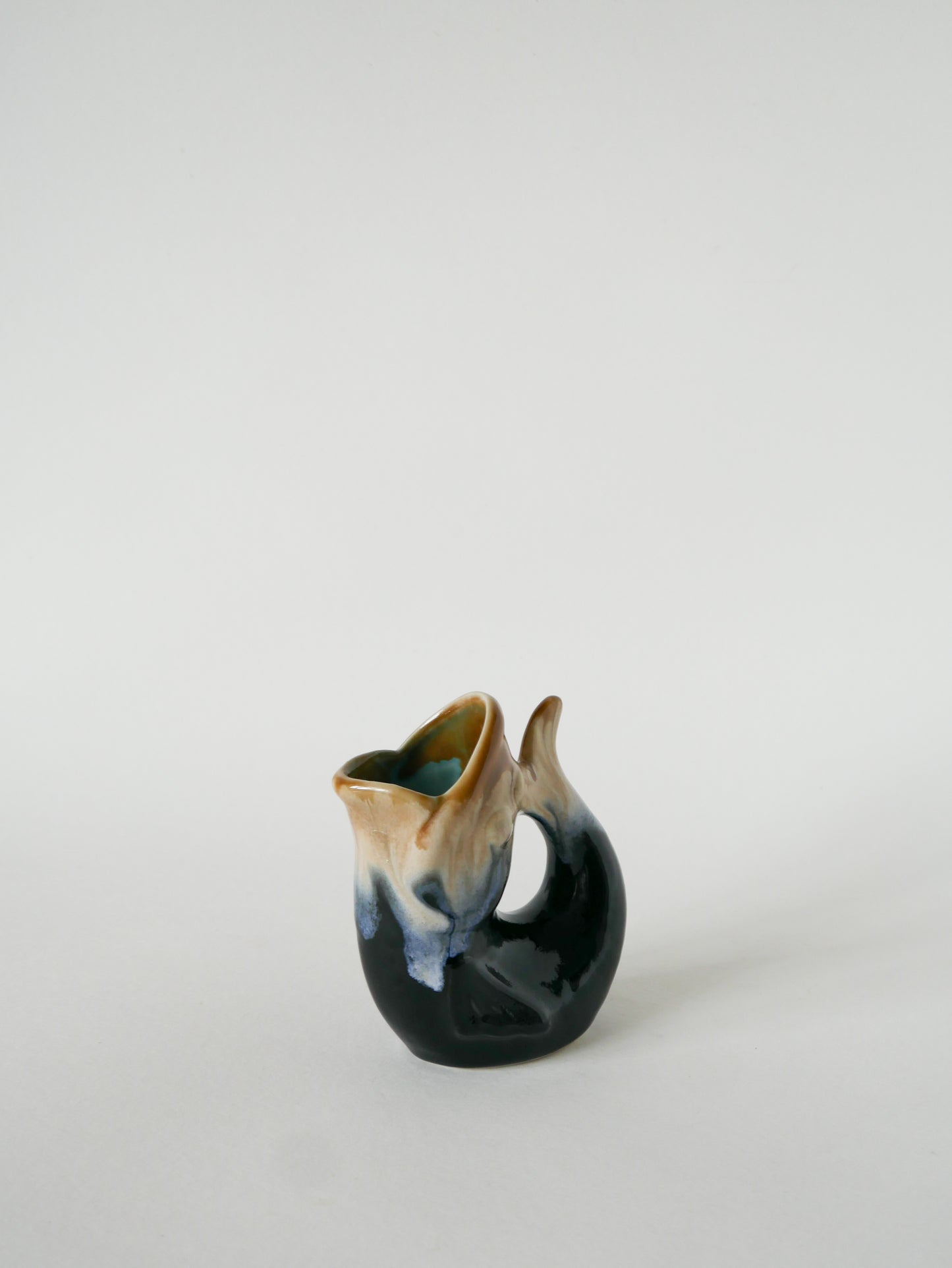 Mini vase poisson en céramique, Noir & Beige, 1970 - 13 X 11 cm