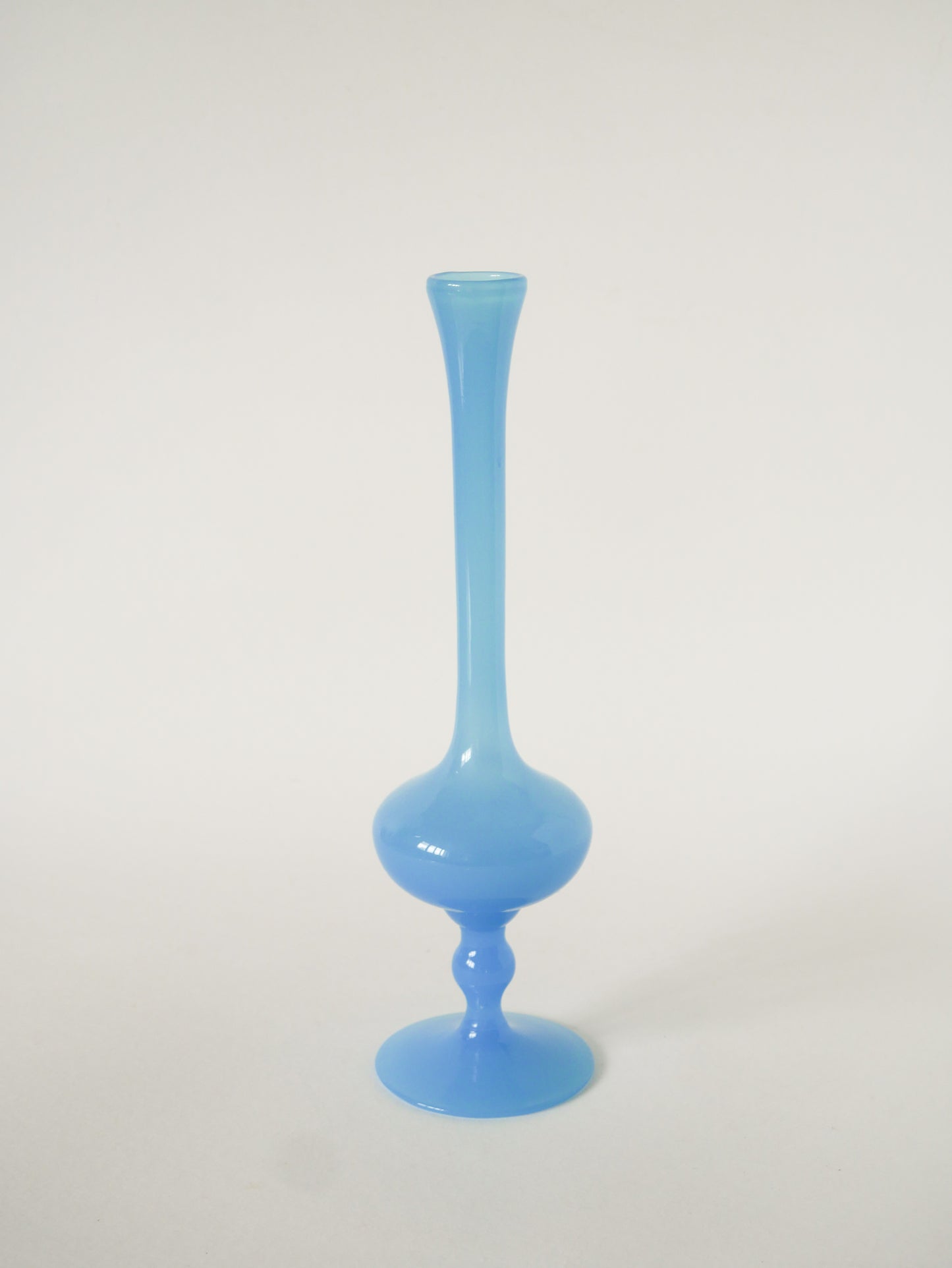 Vase soliflore en opaline Bleu Ciel, 1960 - 20 X 10 cm