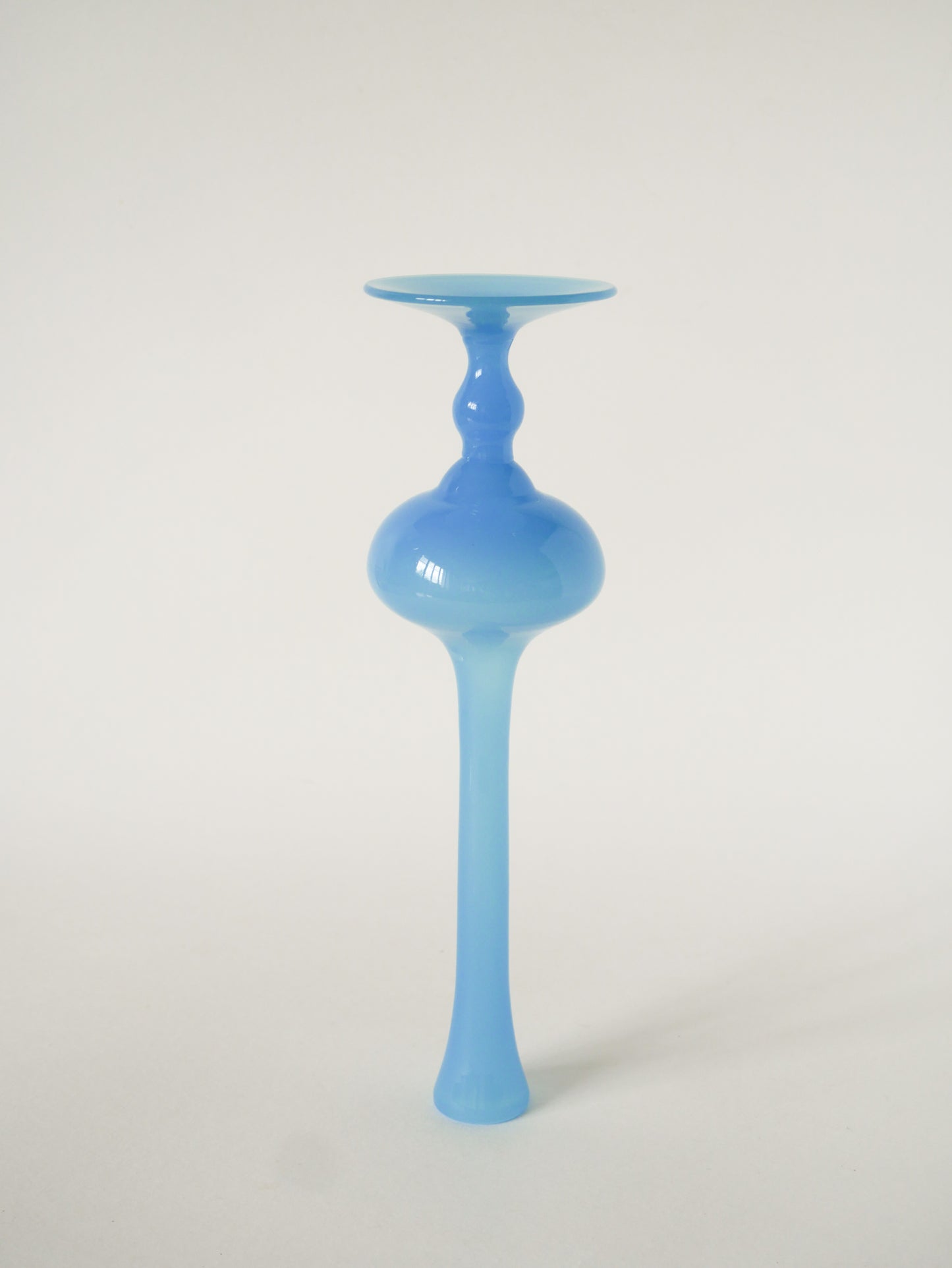 Vase soliflore en opaline Bleu Ciel, 1960 - 20 X 10 cm