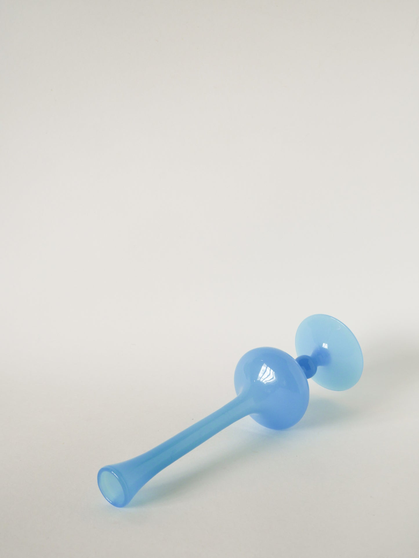 Vase soliflore en opaline Bleu Ciel, 1960 - 20 X 10 cm