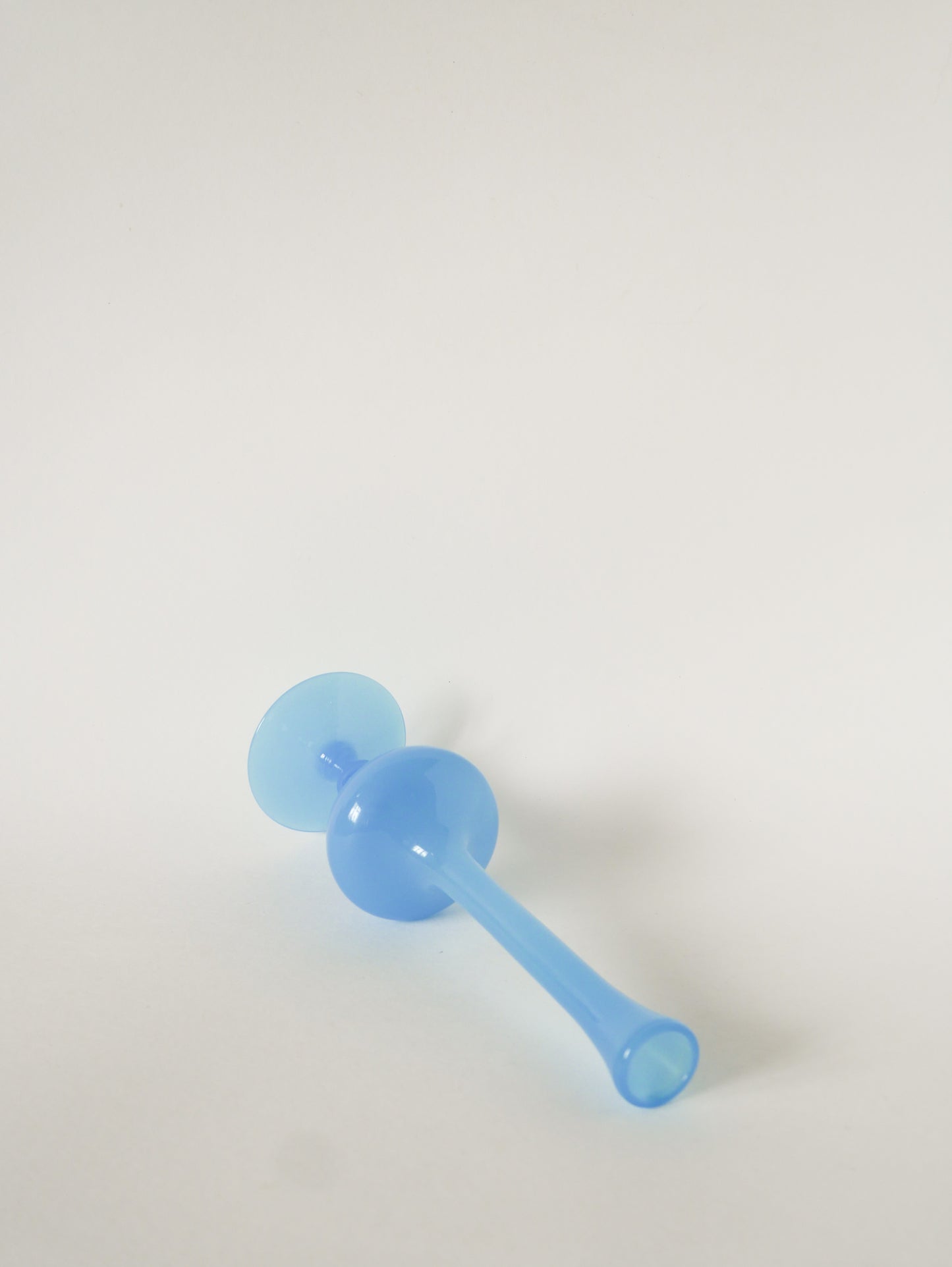 Vase soliflore en opaline Bleu Ciel, 1960 - 20 X 10 cm