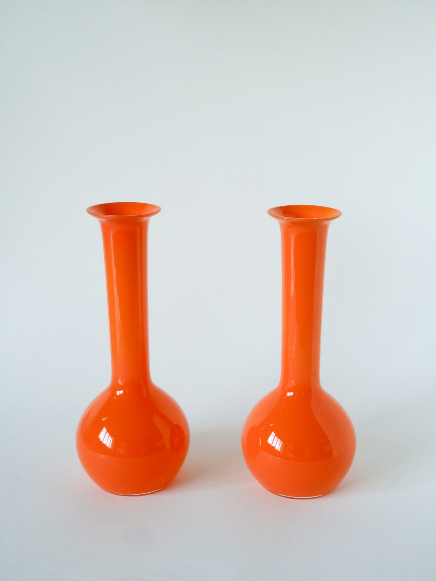 Paire de vases en opaline, Orange, Design, 1970