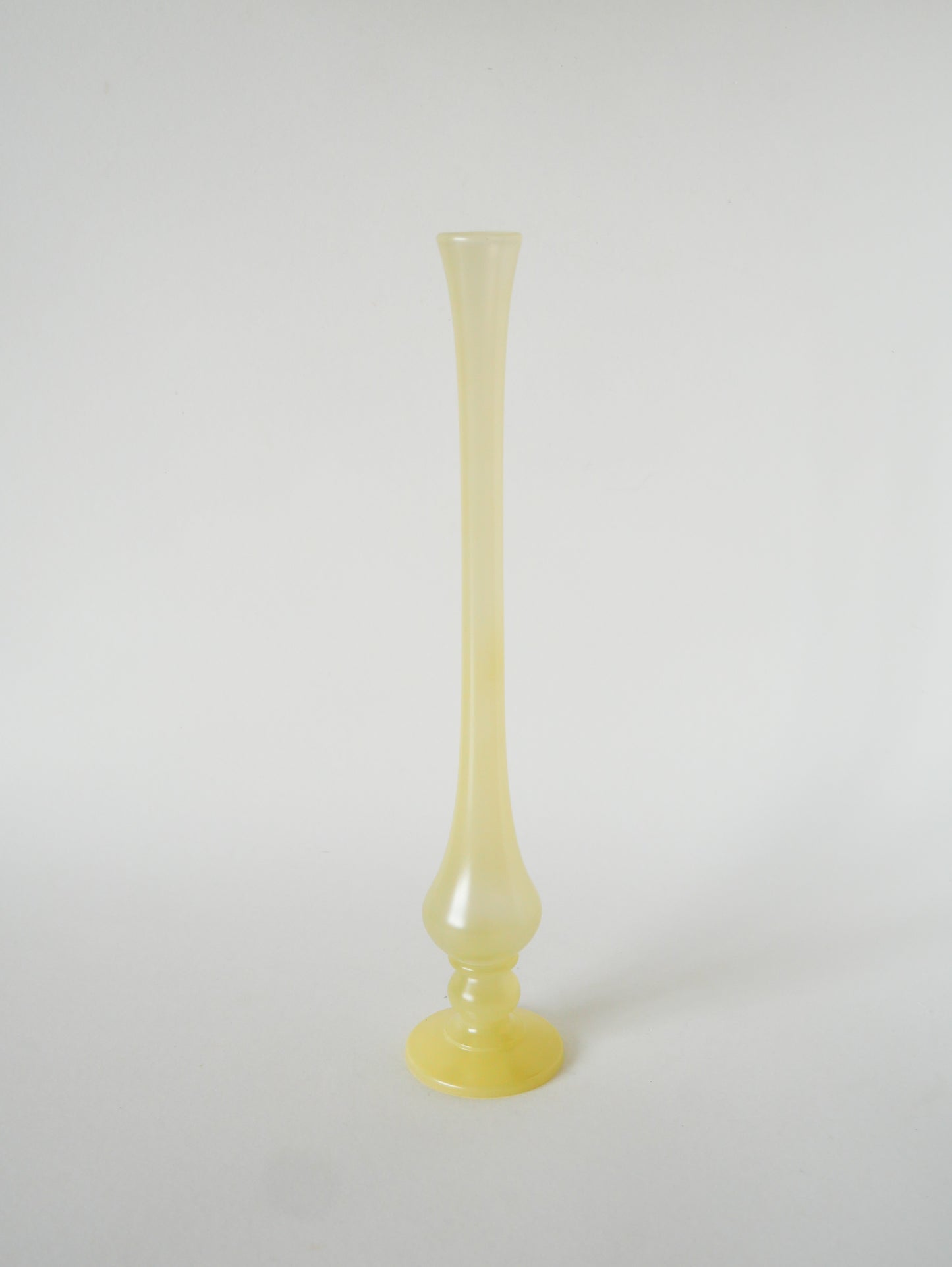 Grand vase soliflore en opaline, Jaune Pastel, 1970