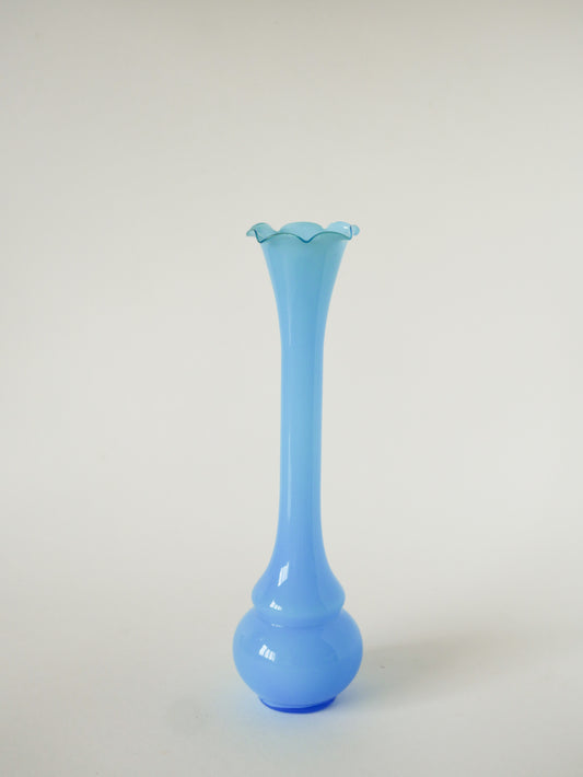 Vase en opaline dentelé, Bleu Ciel, 1960 - 30 X 9 cm