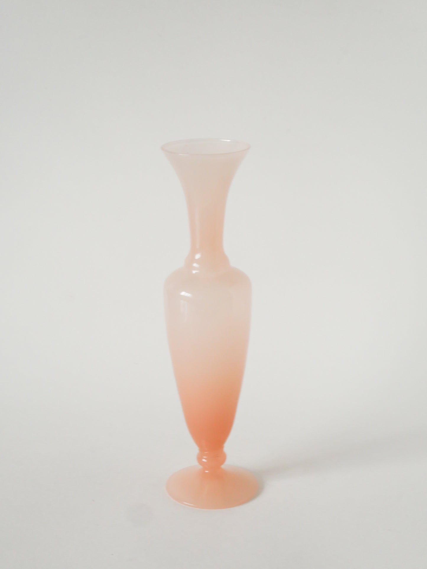 Vase en opaline, Rose Pâle, 1970 - 26.5 X 7 cm