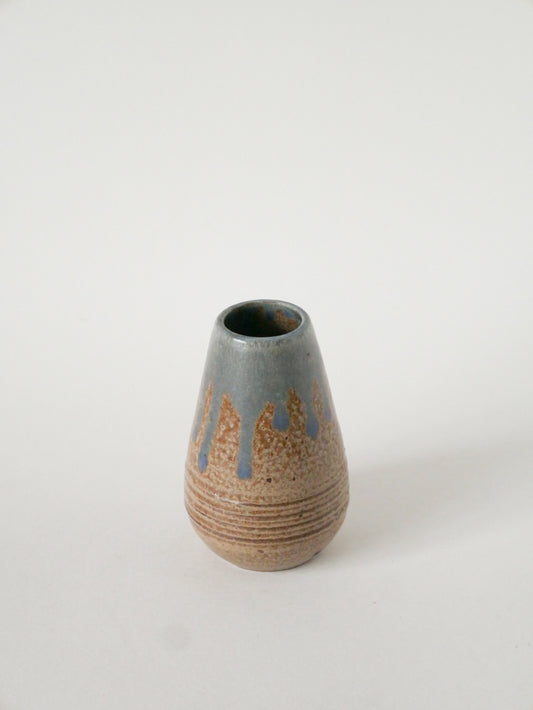 Petit vase en grès, forme conique - 11 X 8 cm