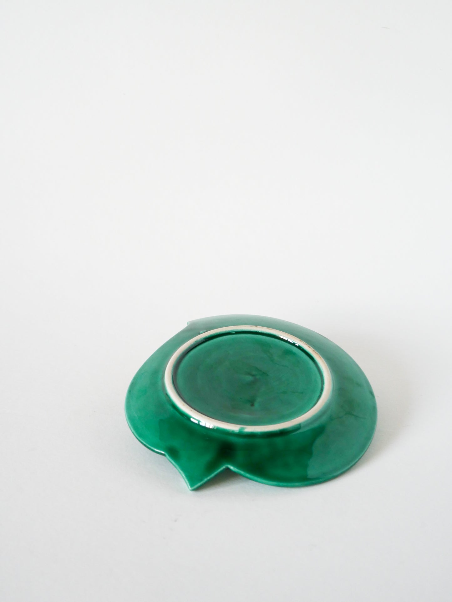 Vide-poche en céramique / barbotine Vert, modèle Feuille, Design, 1970