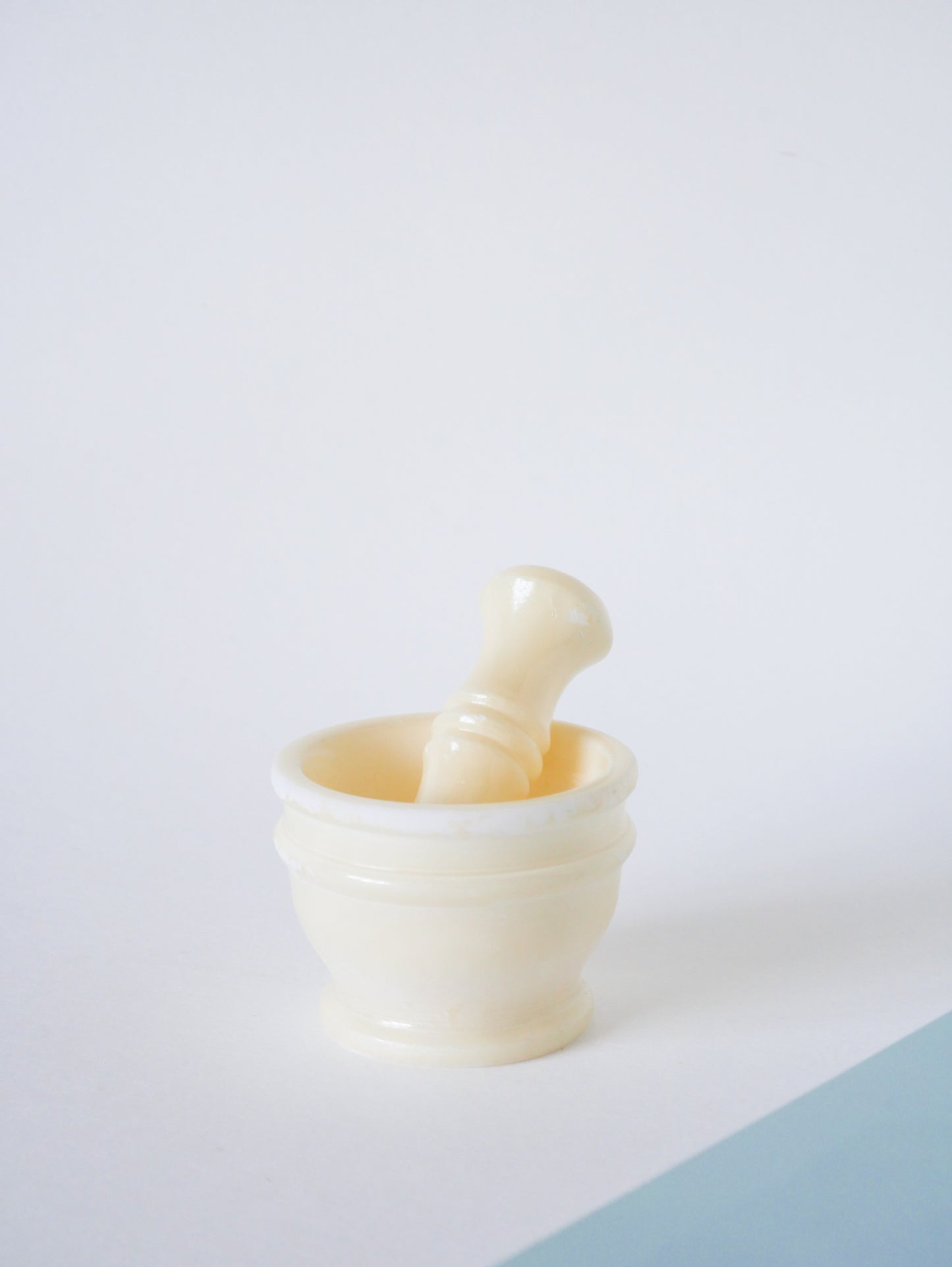 Petit mortier en albâtre avec pilon, Blanc, 1970