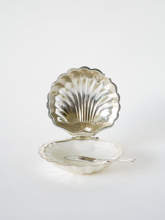 Beurrier coquillage en inox et verre blanc, avec couteau, 1970