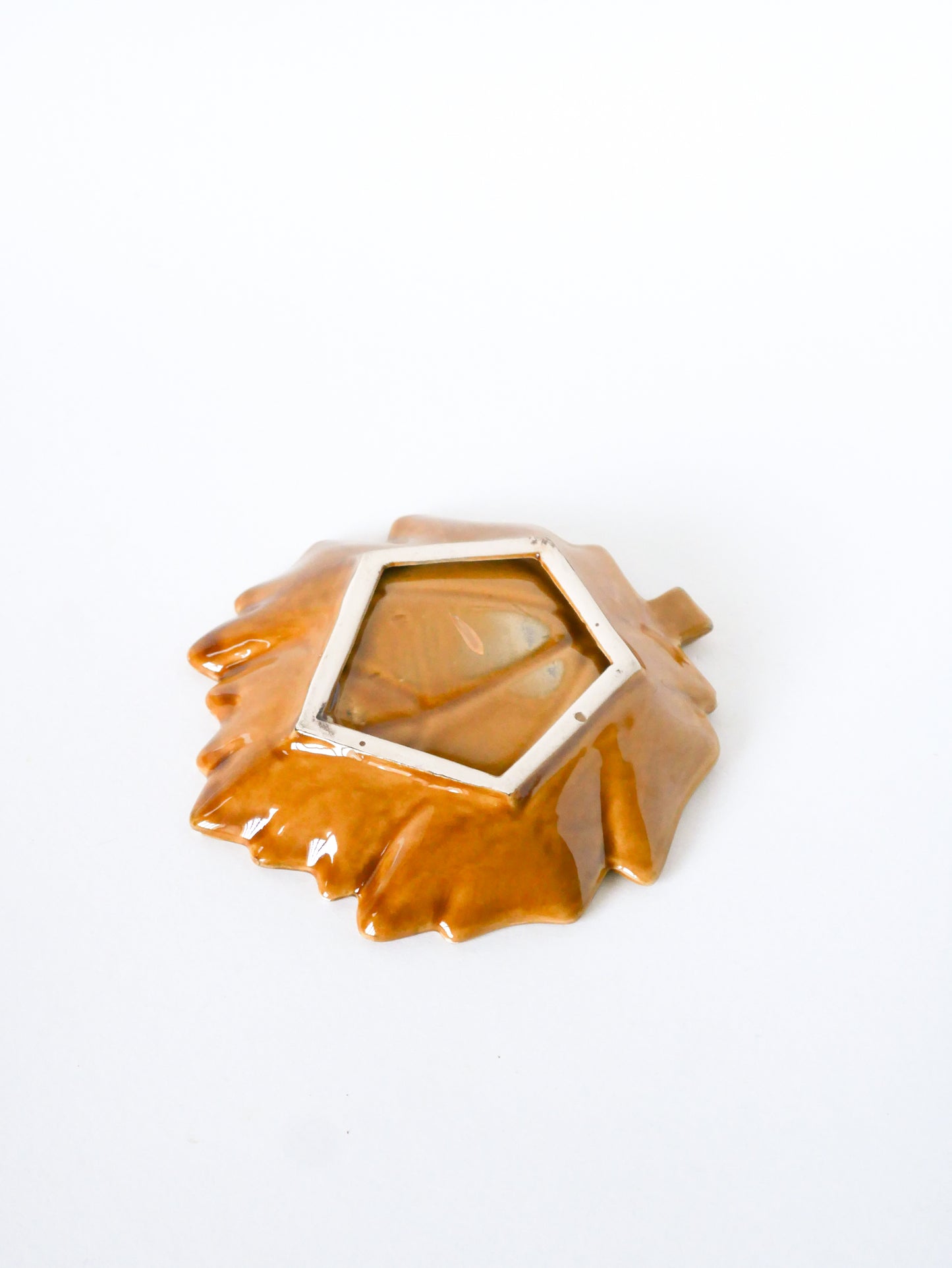 Vide-poche en barbotine forme Feuille, Jaune et Doré, 1970