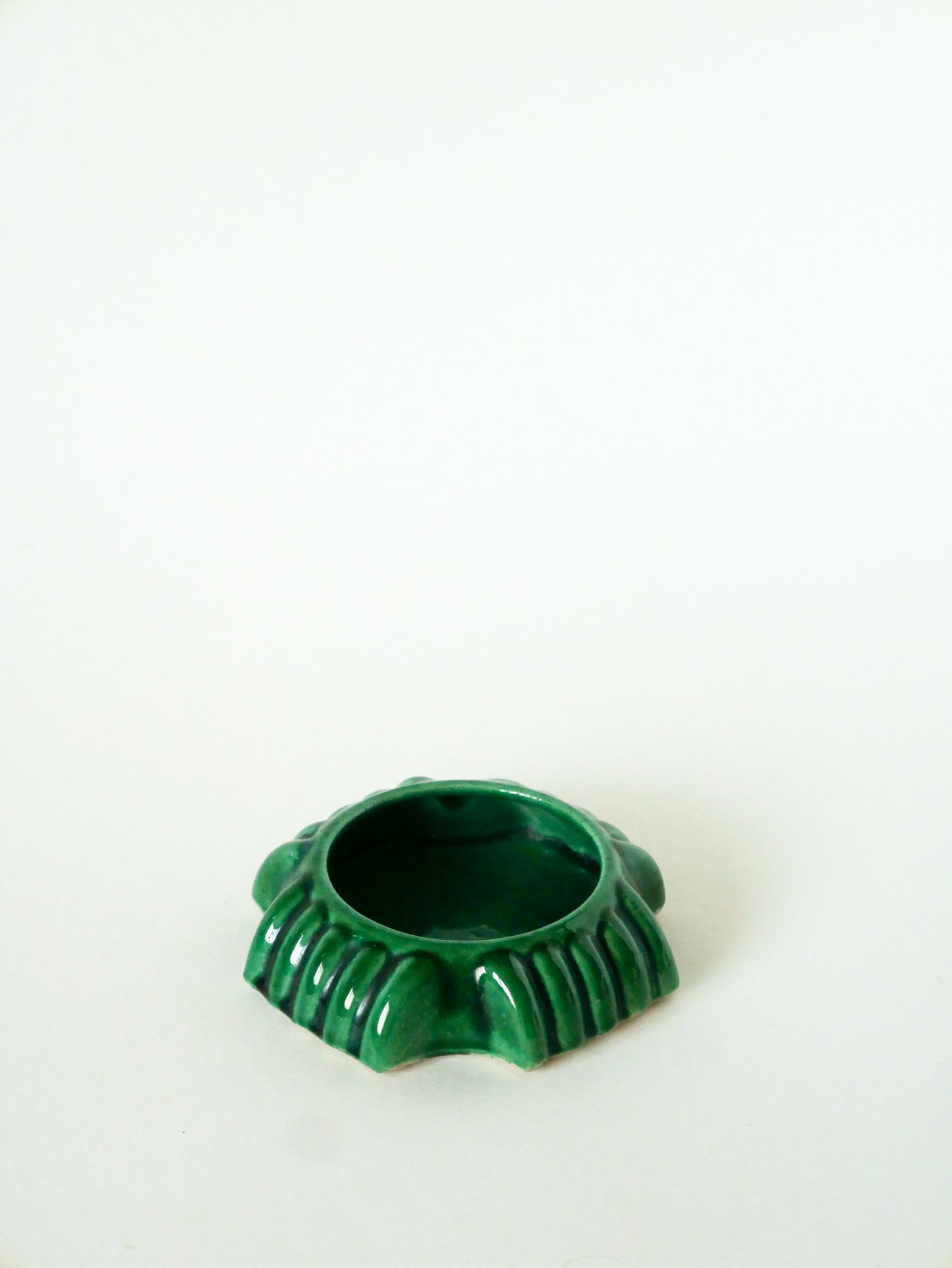 Vide-poche en barbotine, modèle Croix, Vert, 1960