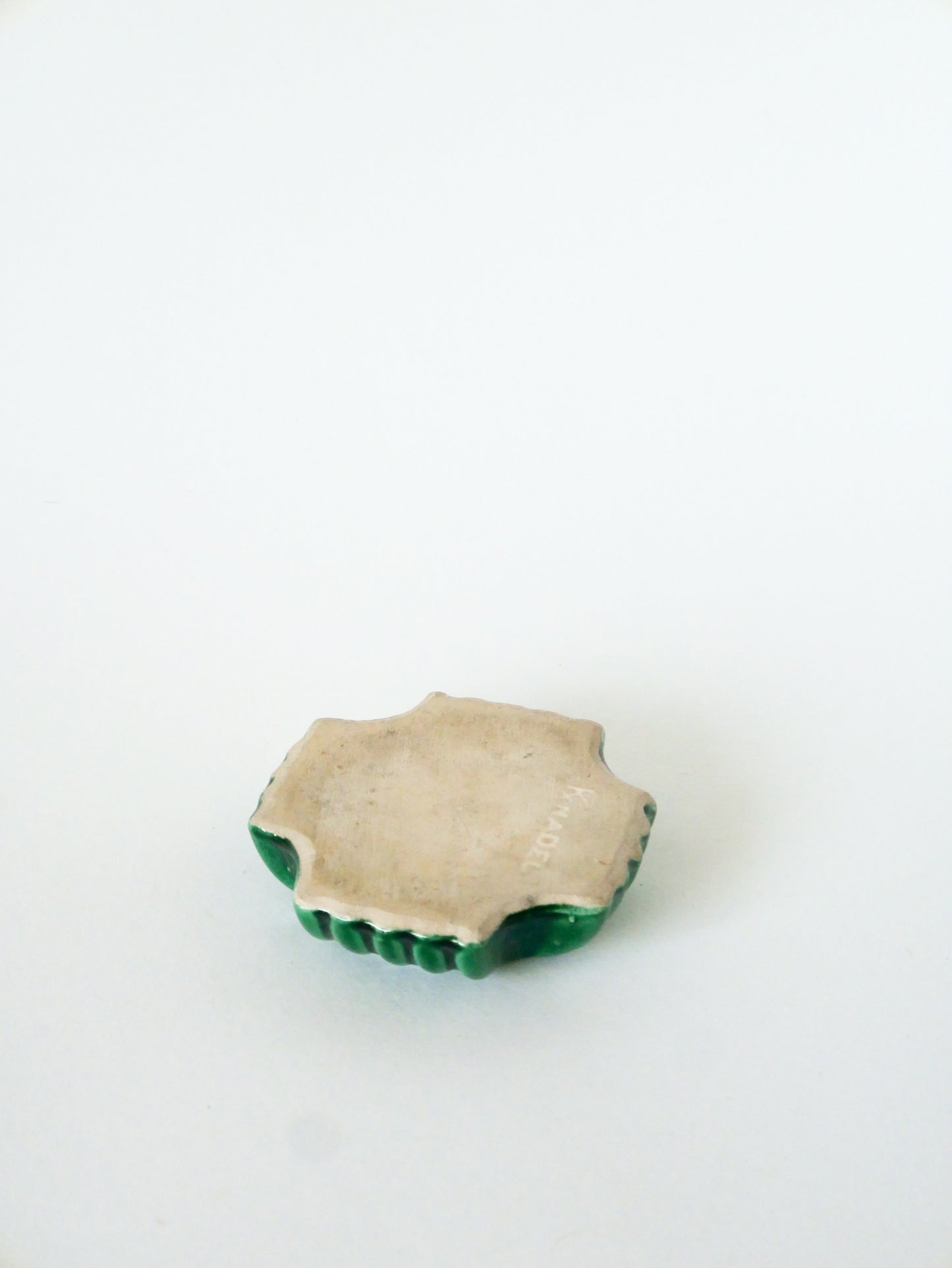 Vide-poche en barbotine, modèle Croix, Vert, 1960