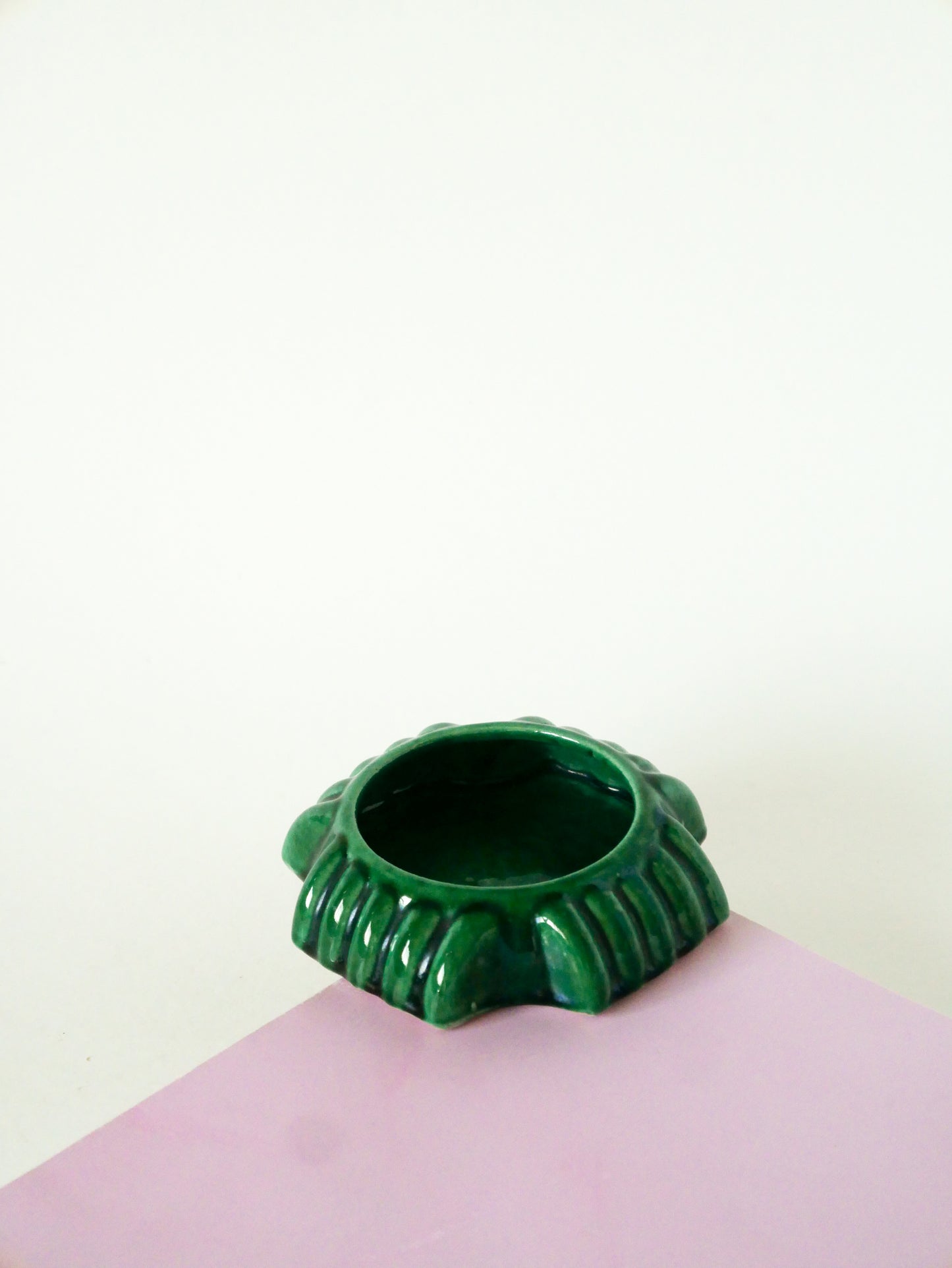 Vide-poche en barbotine, modèle Croix, Vert, 1960