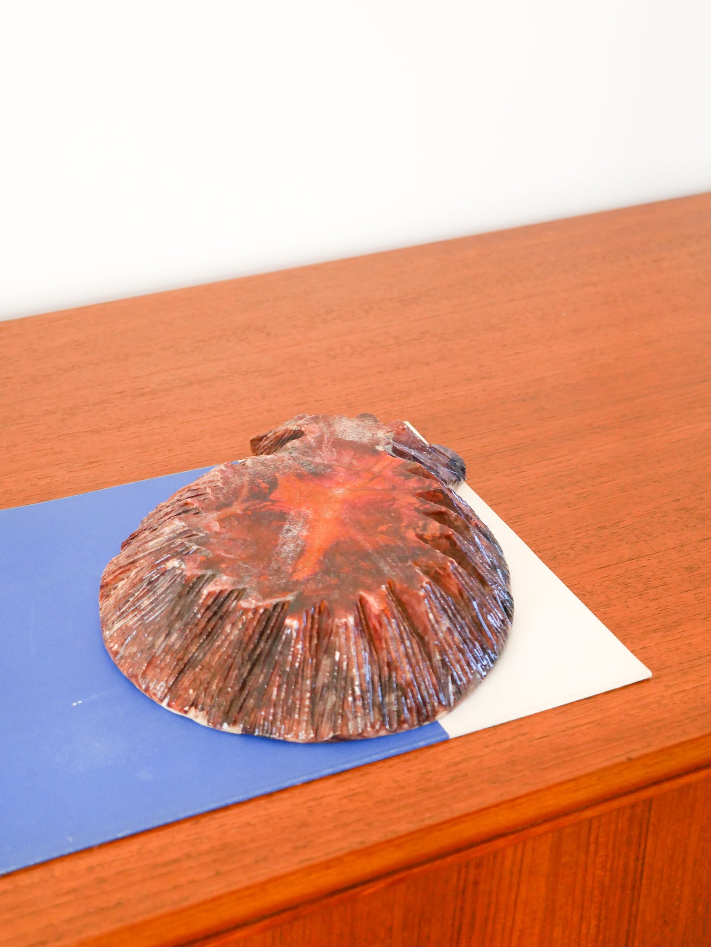 Grand vide-poche en albâtre en forme de coquillage, 1970
