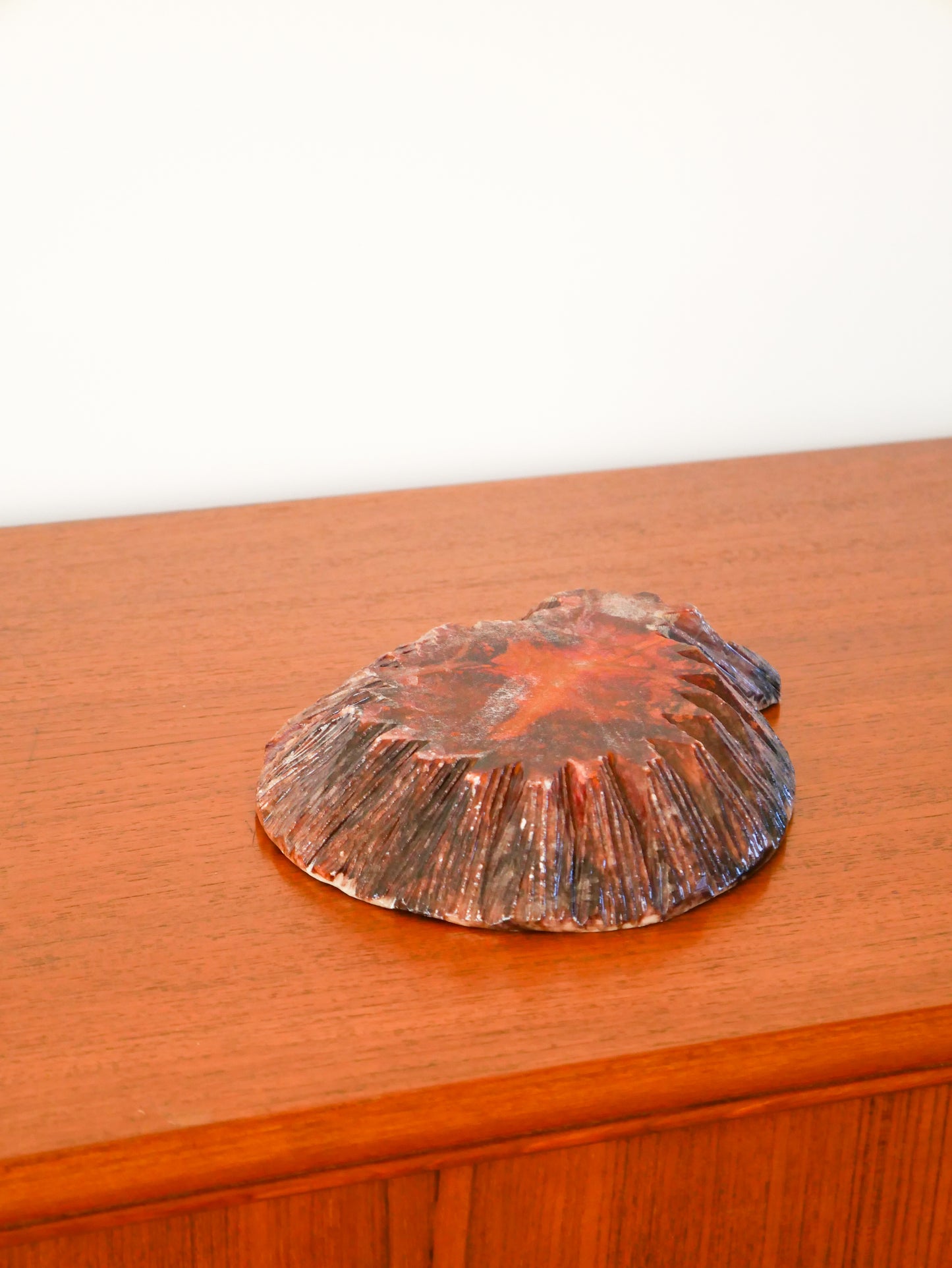 Grand vide-poche en albâtre en forme de coquillage, 1970