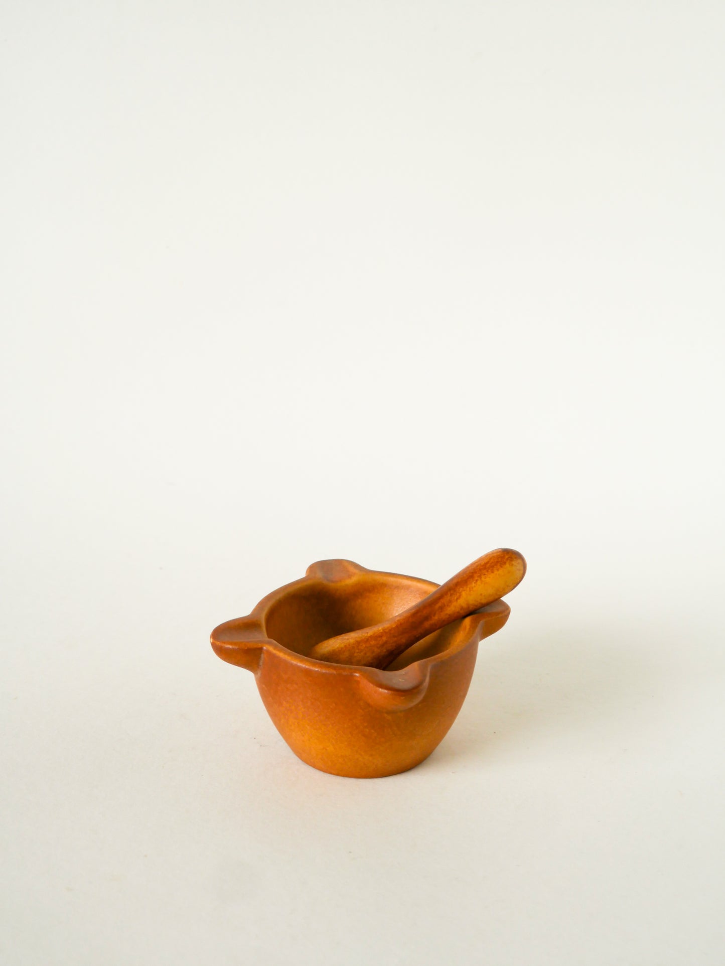 Petit mortier et pilon en grès, 1970