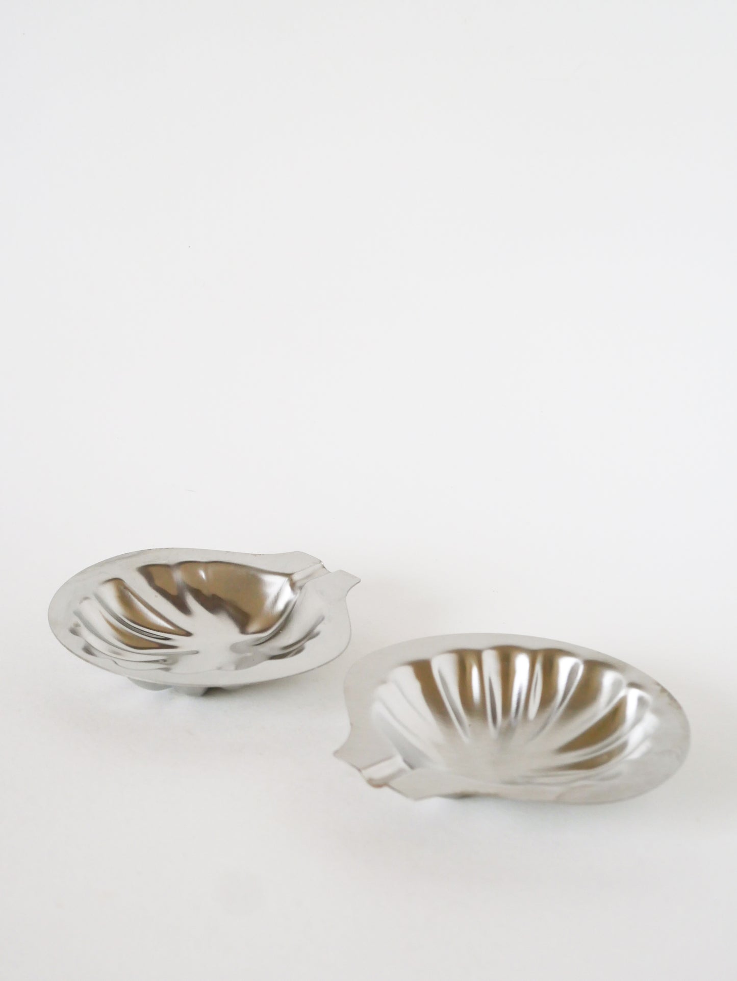 Paire de vide-poches coquillages en inox, Design, 1970
