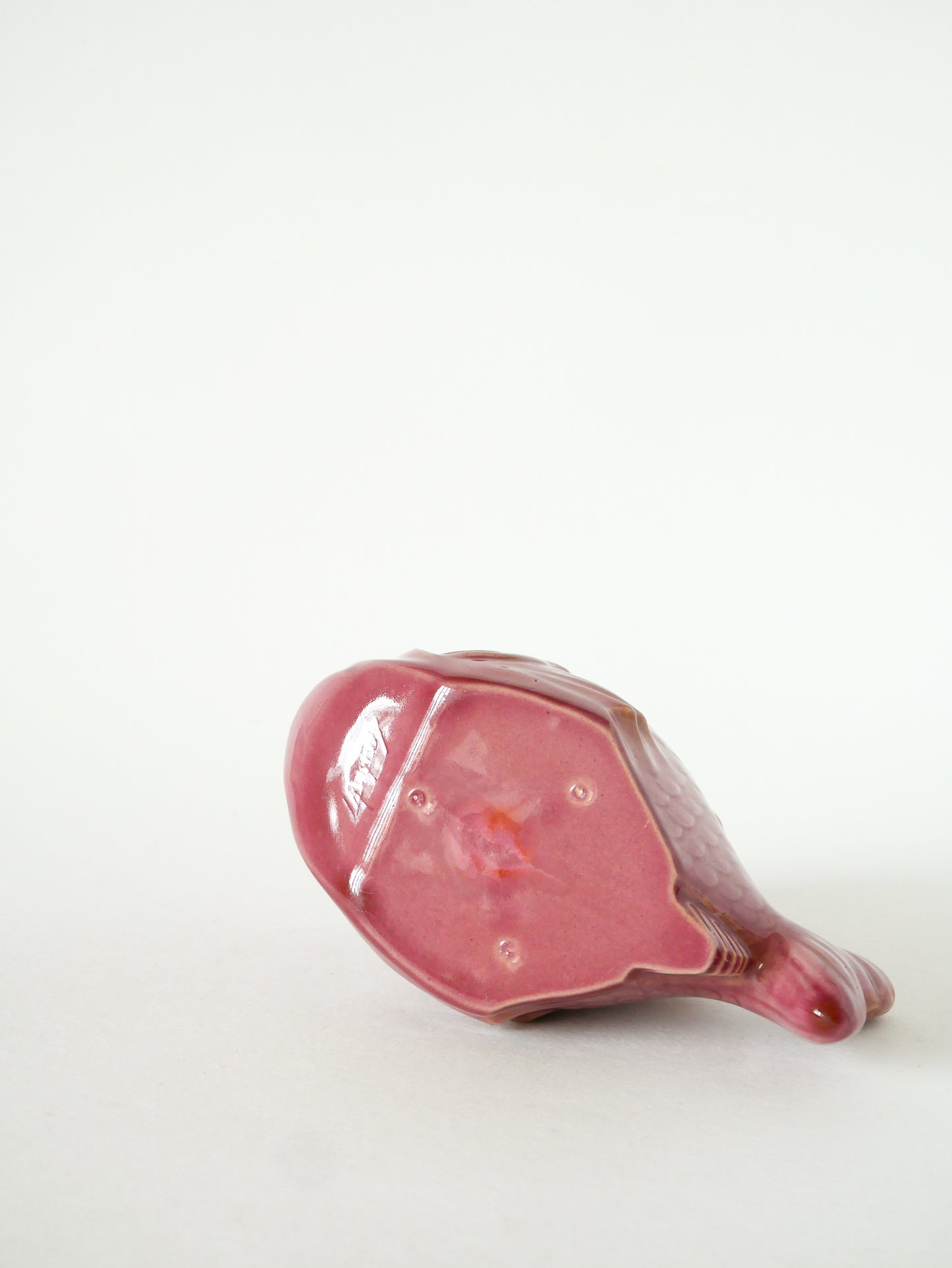 Vide-poche en barbotine, modèle Poisson, Rose, 1970