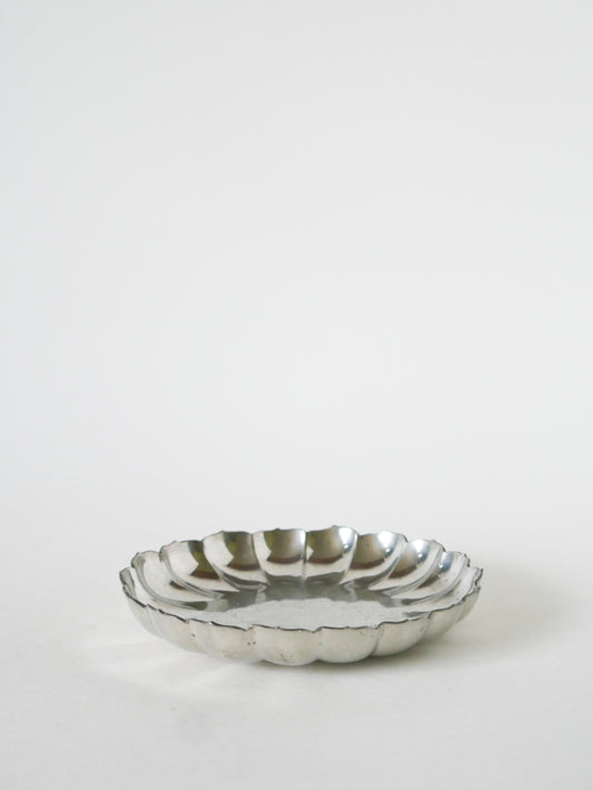 Vide-poche en étain modèle Fleur, Fabrication Allemande Williamsburg, 1960
