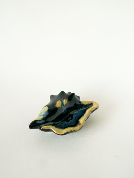 Vide-poche en barbotine, modèle Huîtres, Noir & Bleu, 1970