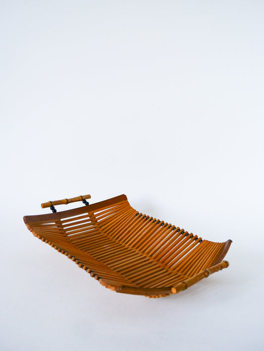 Corbeille en bois et perles noires, poignées en bambou, 1960