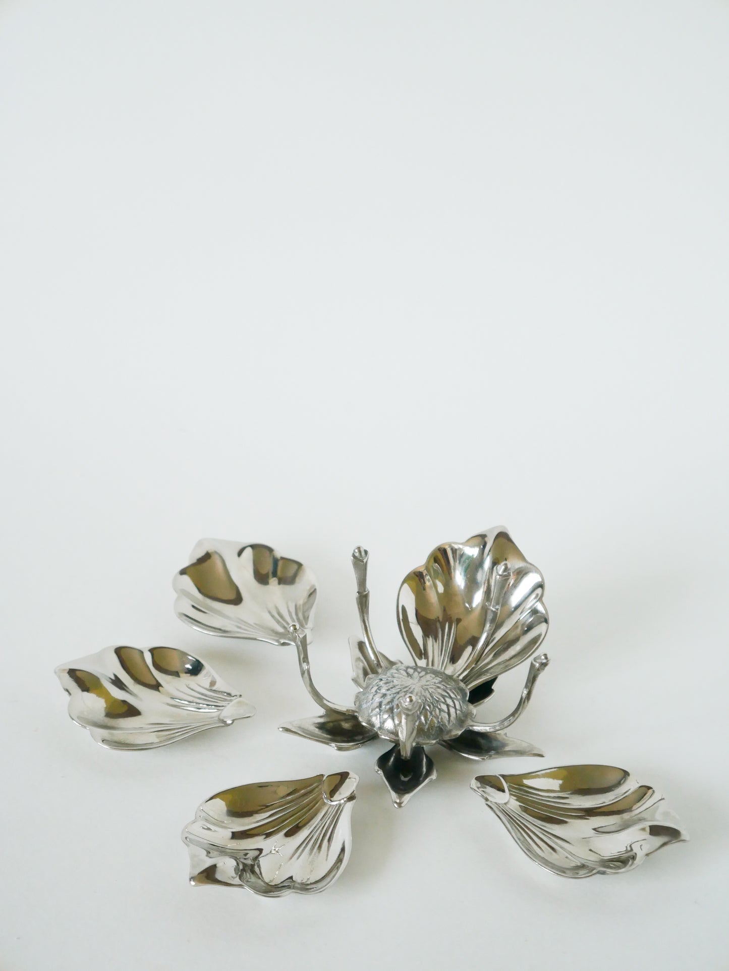 Vide-poche / cendrier en métal argenté, forme Fleur & Pétales, 1970