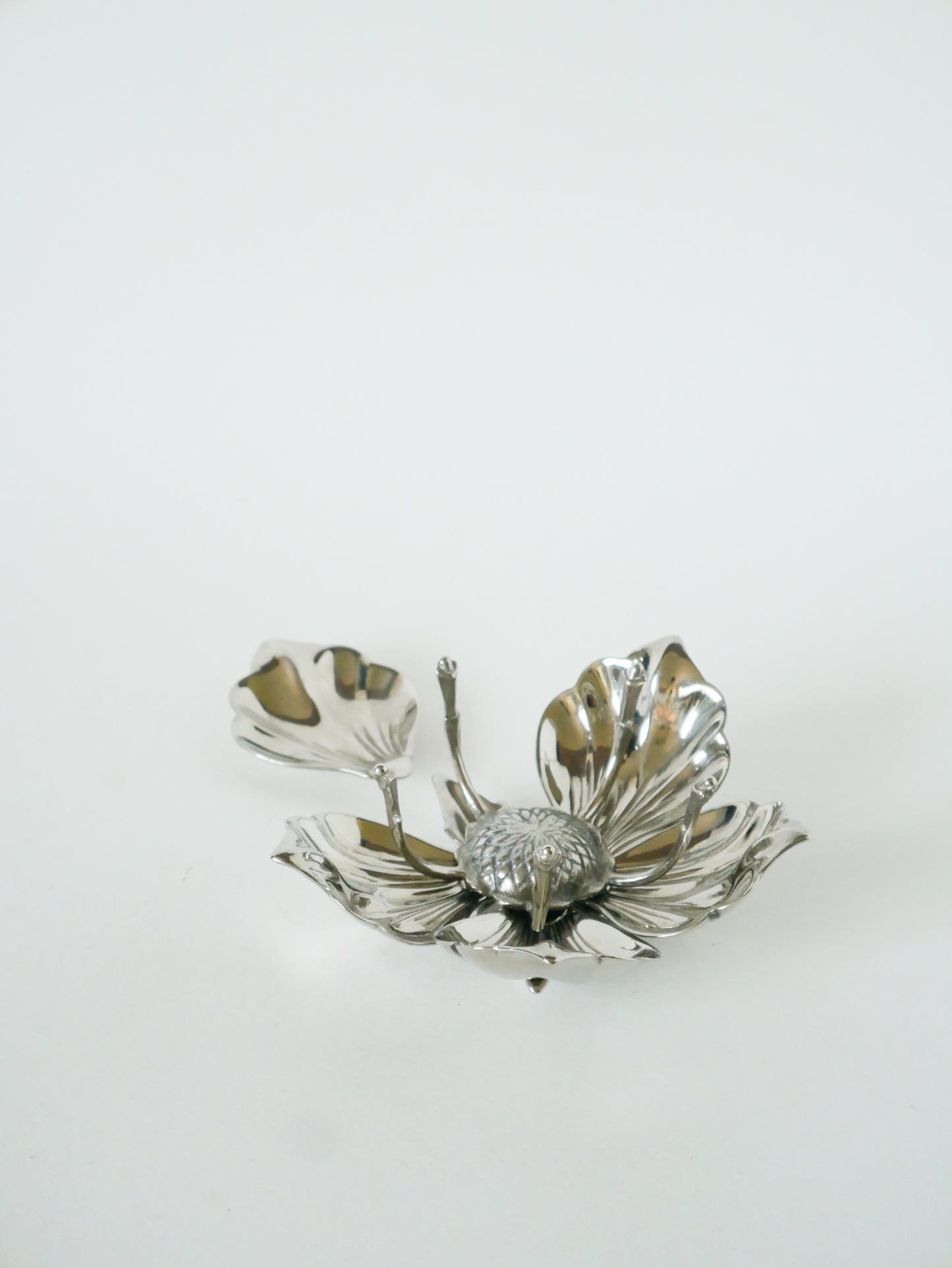 Vide-poche / cendrier en métal argenté, forme Fleur & Pétales, 1970