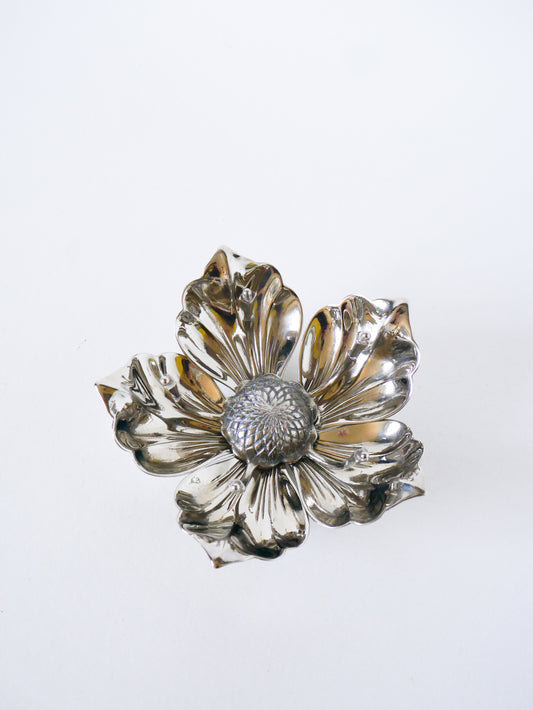 Vide-poche / cendrier en métal argenté, forme Fleur & Pétales, 1970