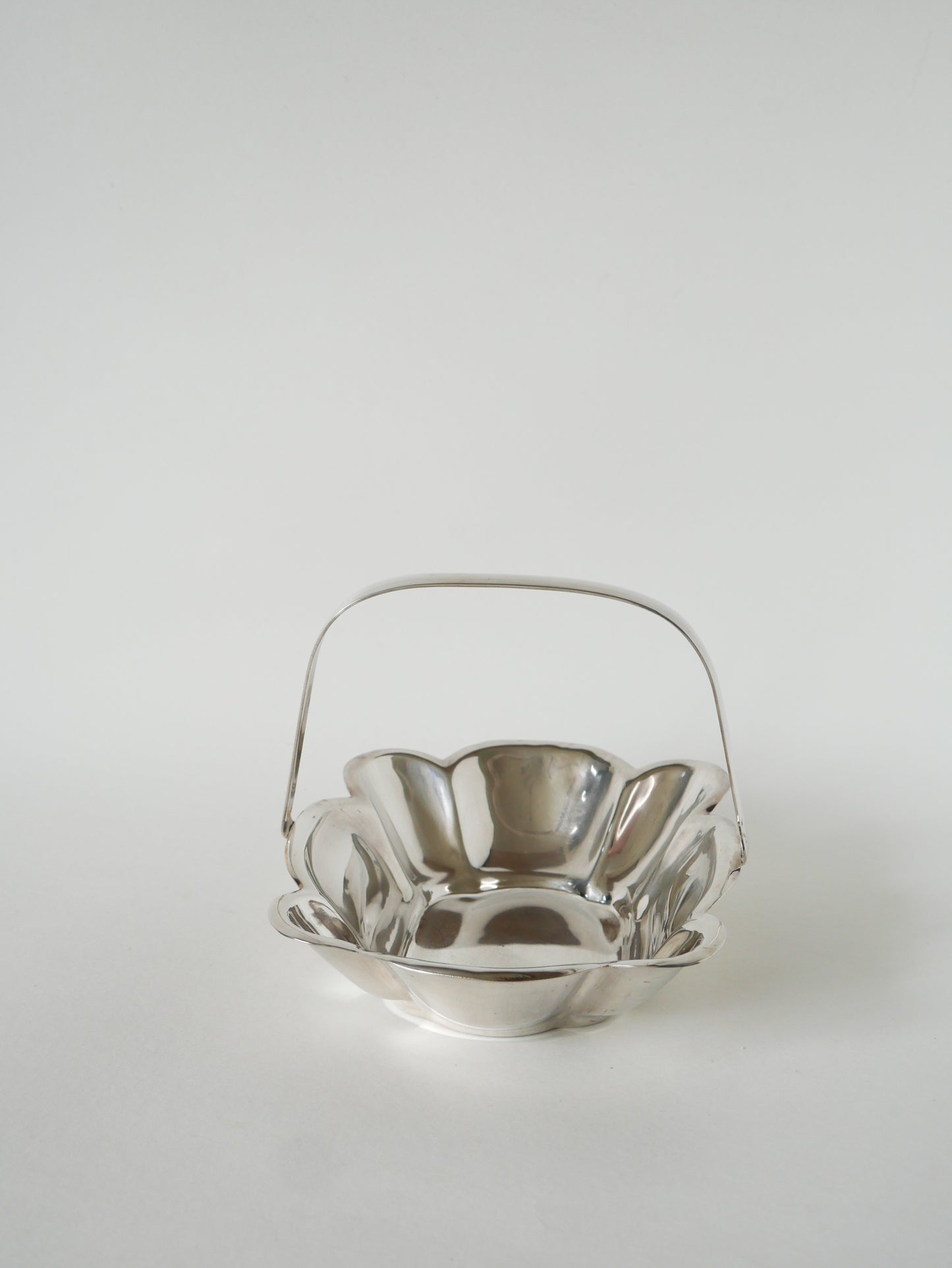 Coupe en métal argenté, 1950
