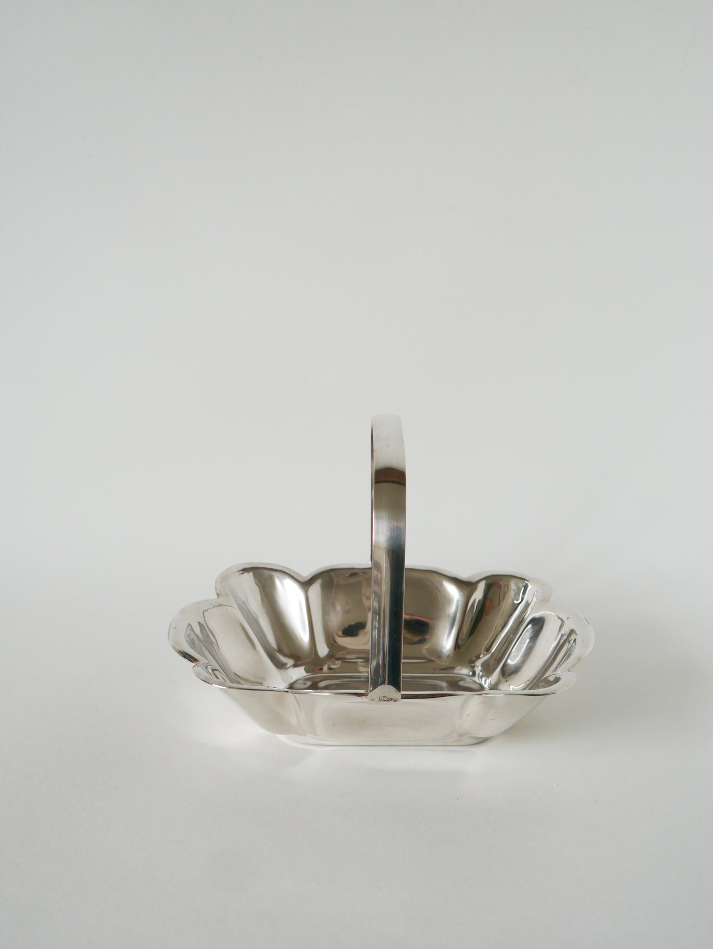 Coupe en métal argenté, 1950
